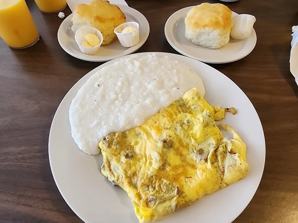 Omlete Grits Biscuits